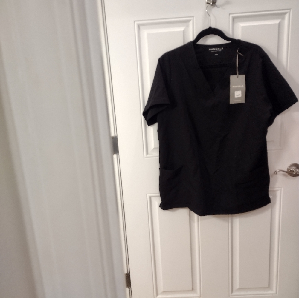 Mandala Women's Scrub Top, 2XL, Black, NWT